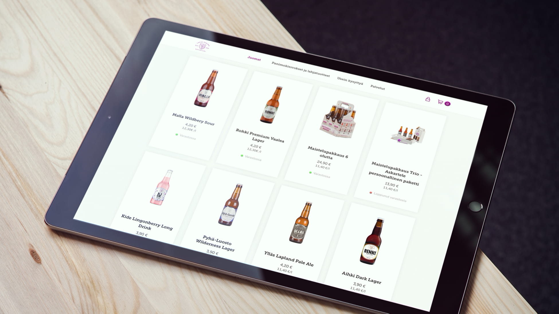 Tabletti pöydällä jossa auki Lapin Panimo verkkokauppa